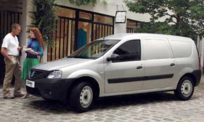 Dacia a donat 13 Logan Van Crucii Roşii